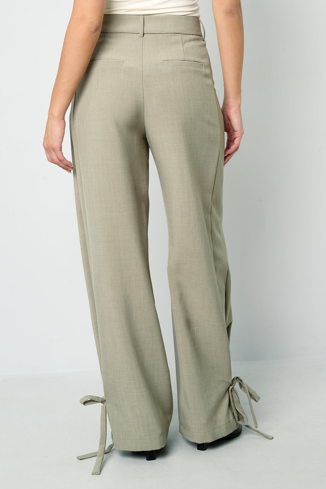 Pants with bows