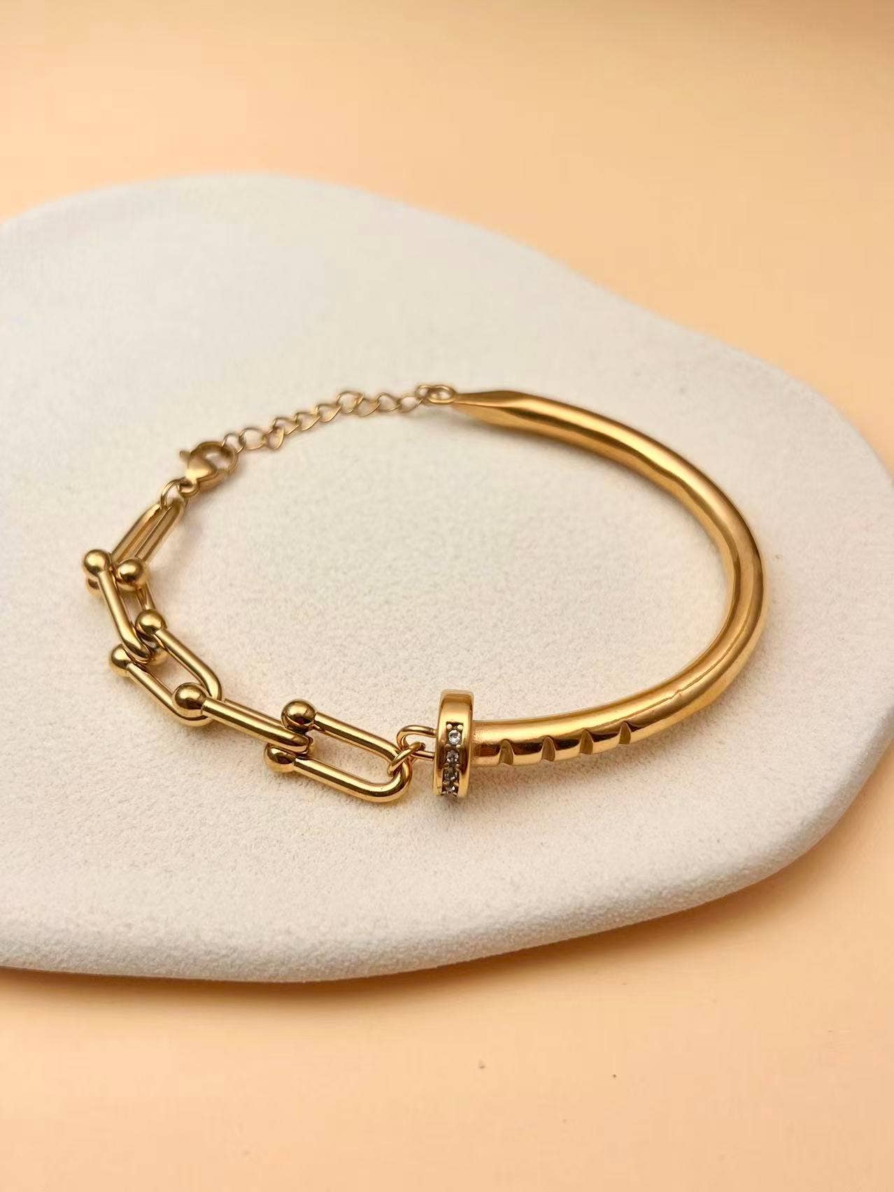 Pulseira dourada mista corrente rígida gravada em aço inoxidável