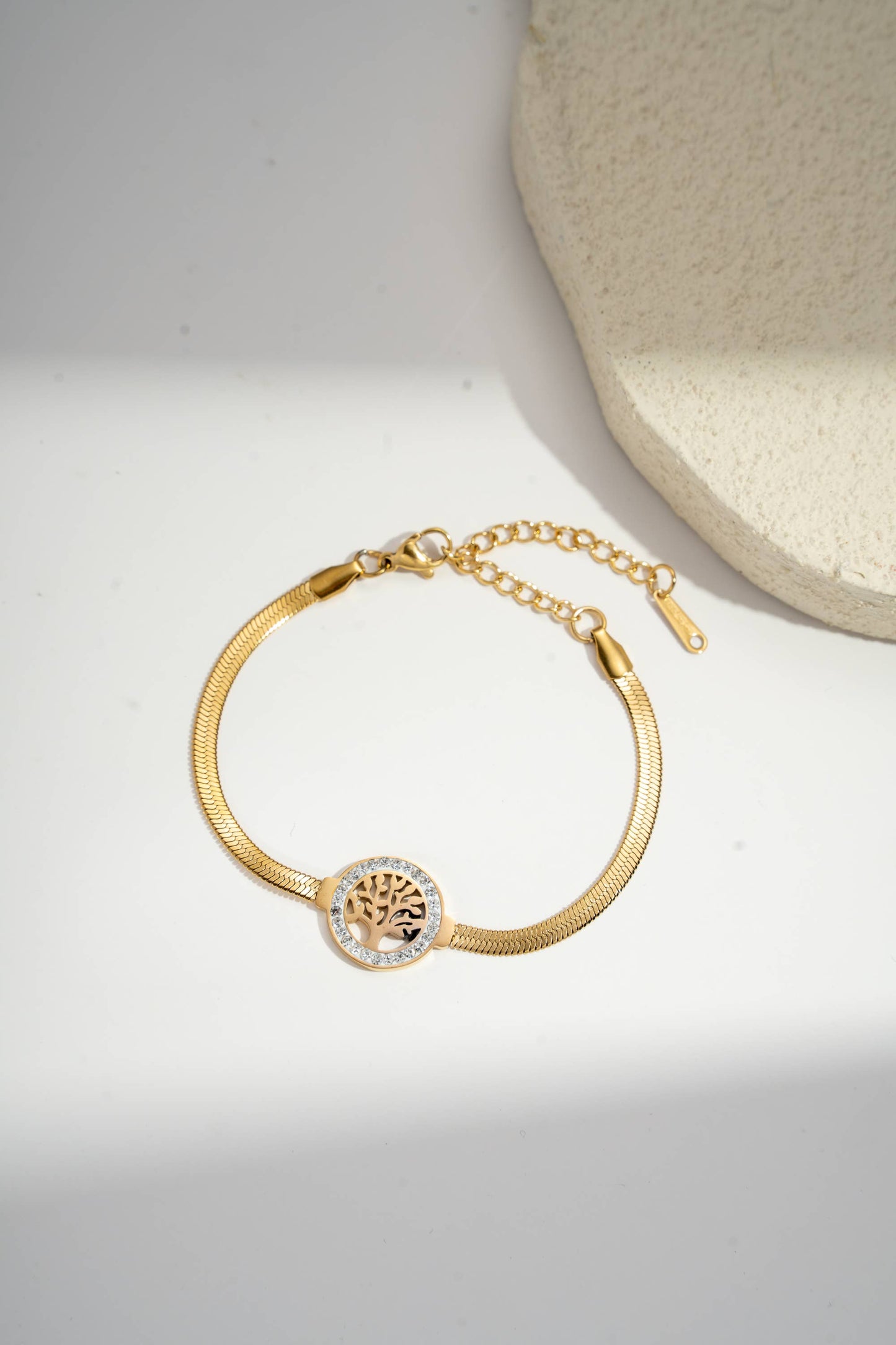 Pulseira em aço inoxidável refinado com padrão de árvore da vida