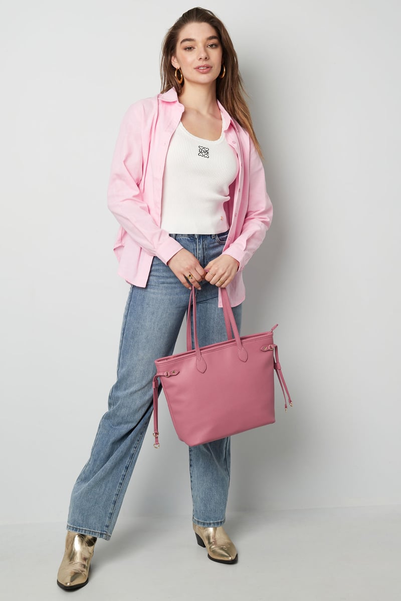 Handbag with straps