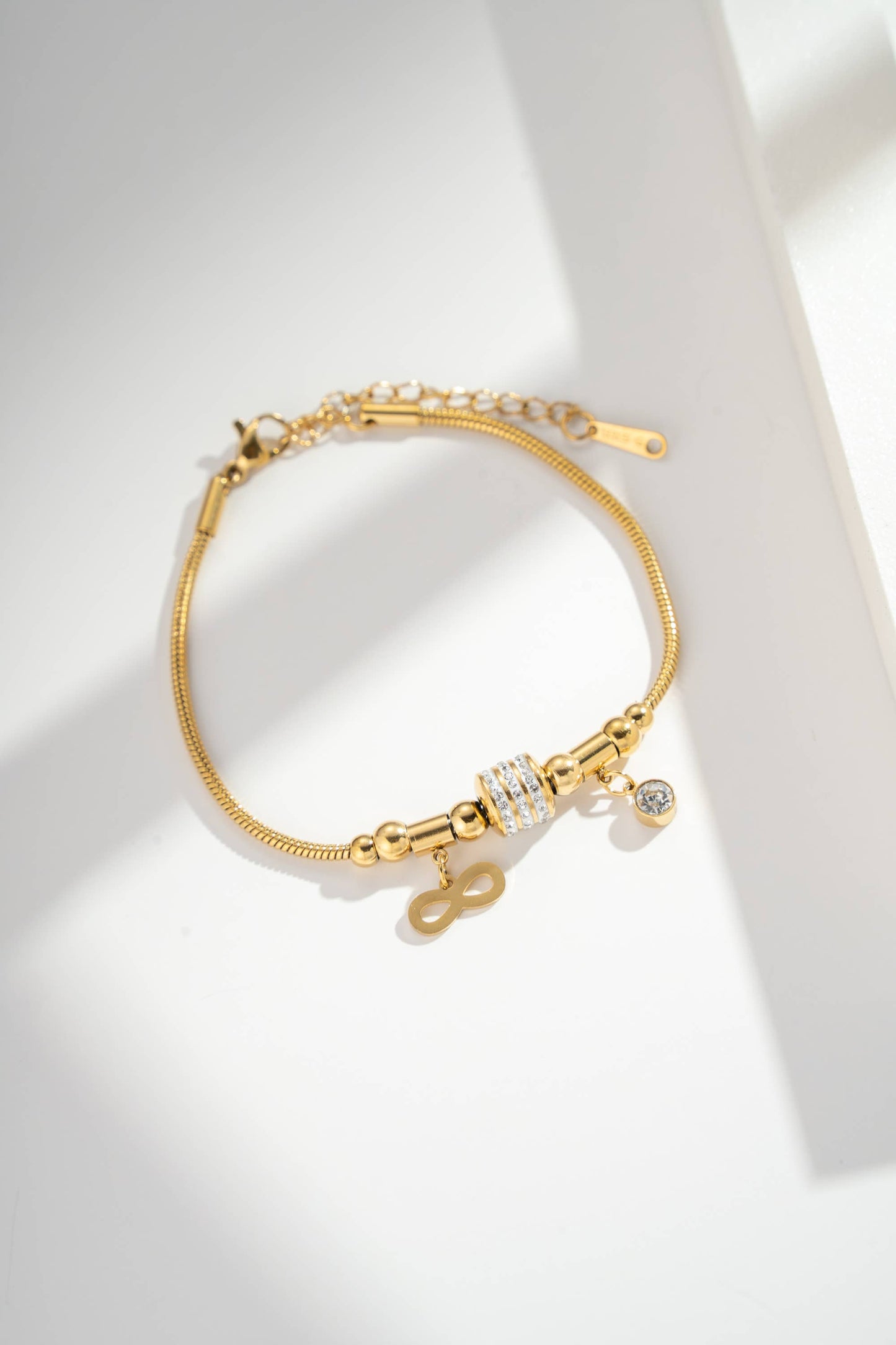 Pulseira Aço Dourado Infinito Strass Elegância Chique