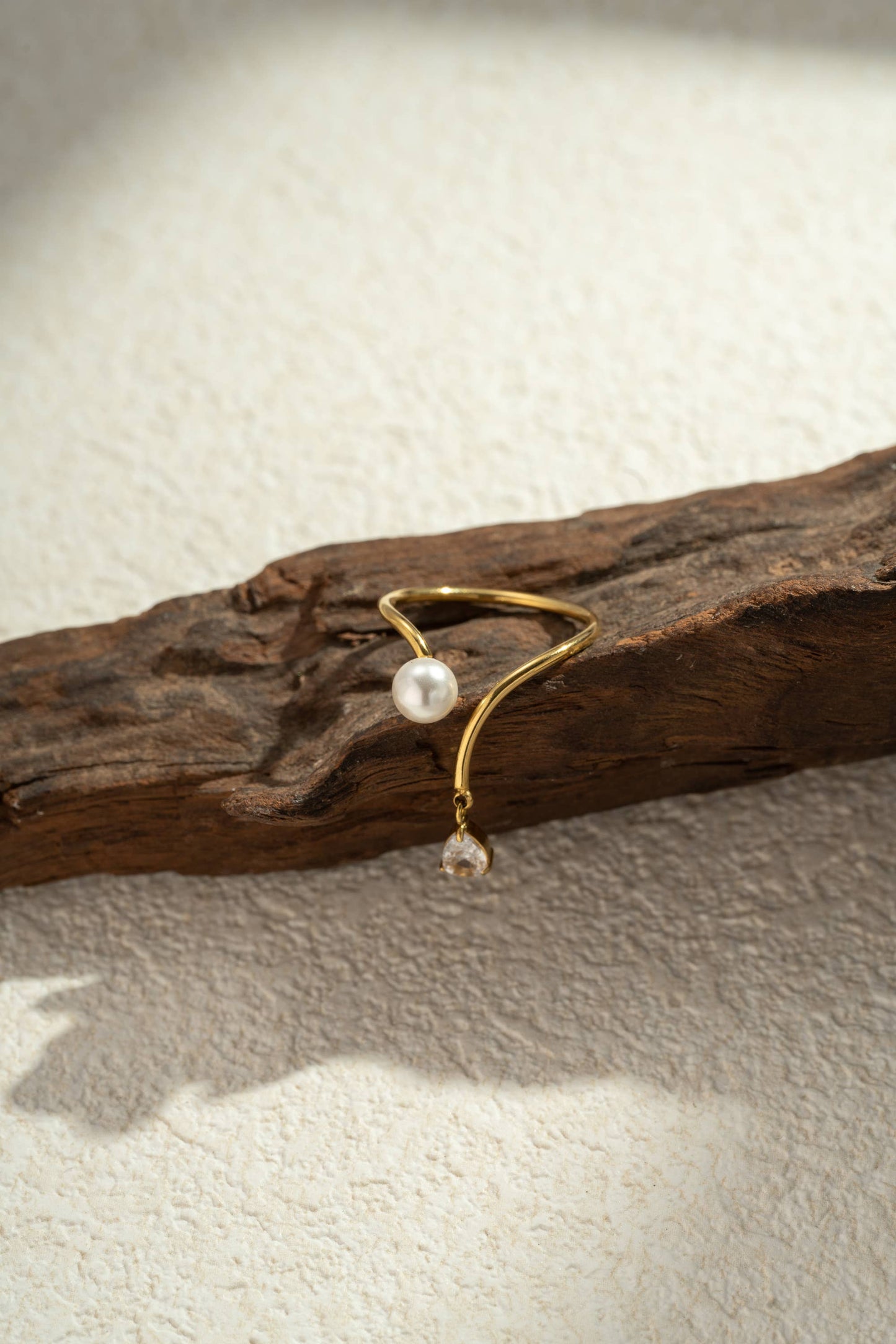 Anel refinado pérola cristal pendente aço inoxidável dourado