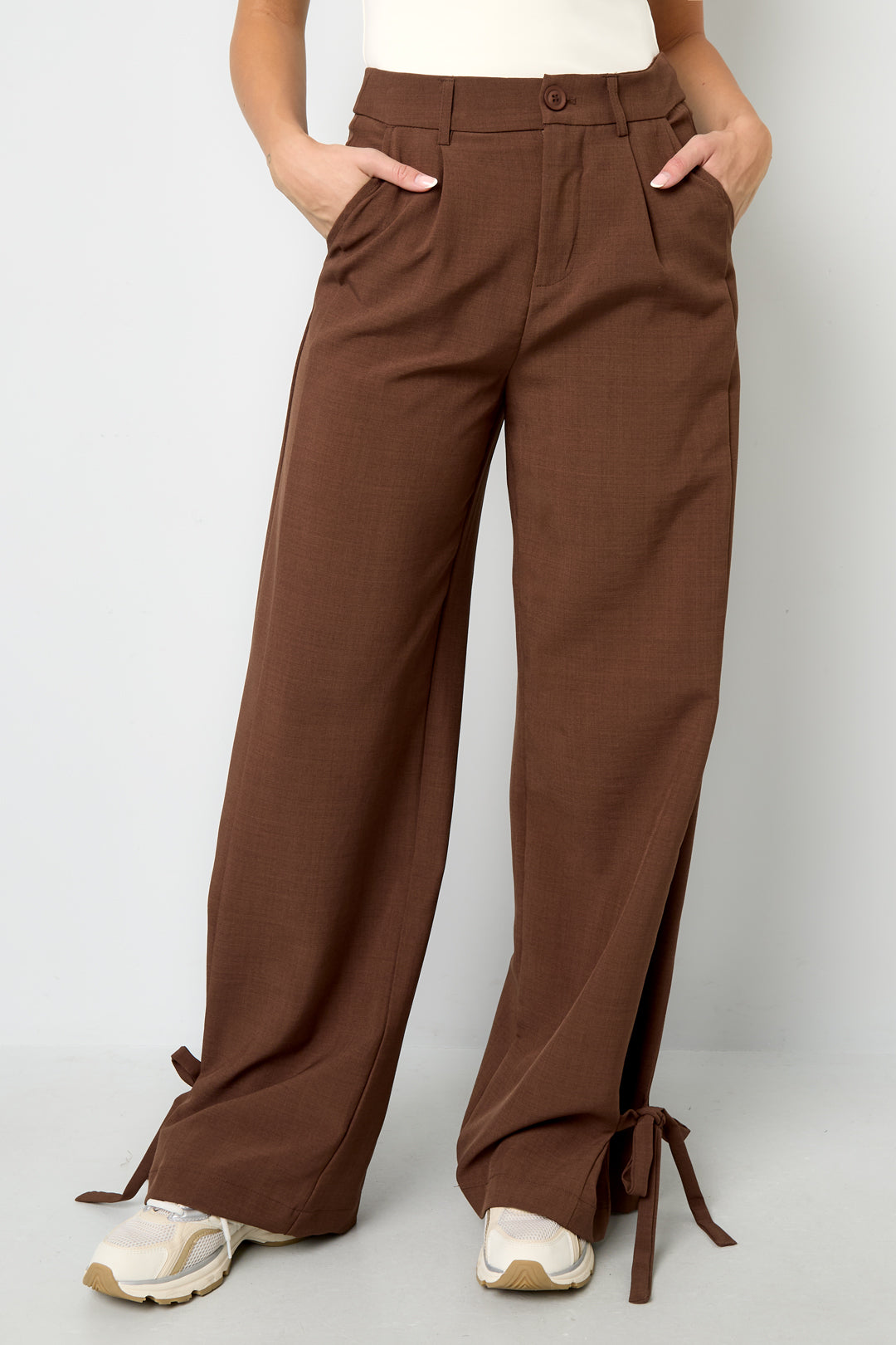 Pants with bows