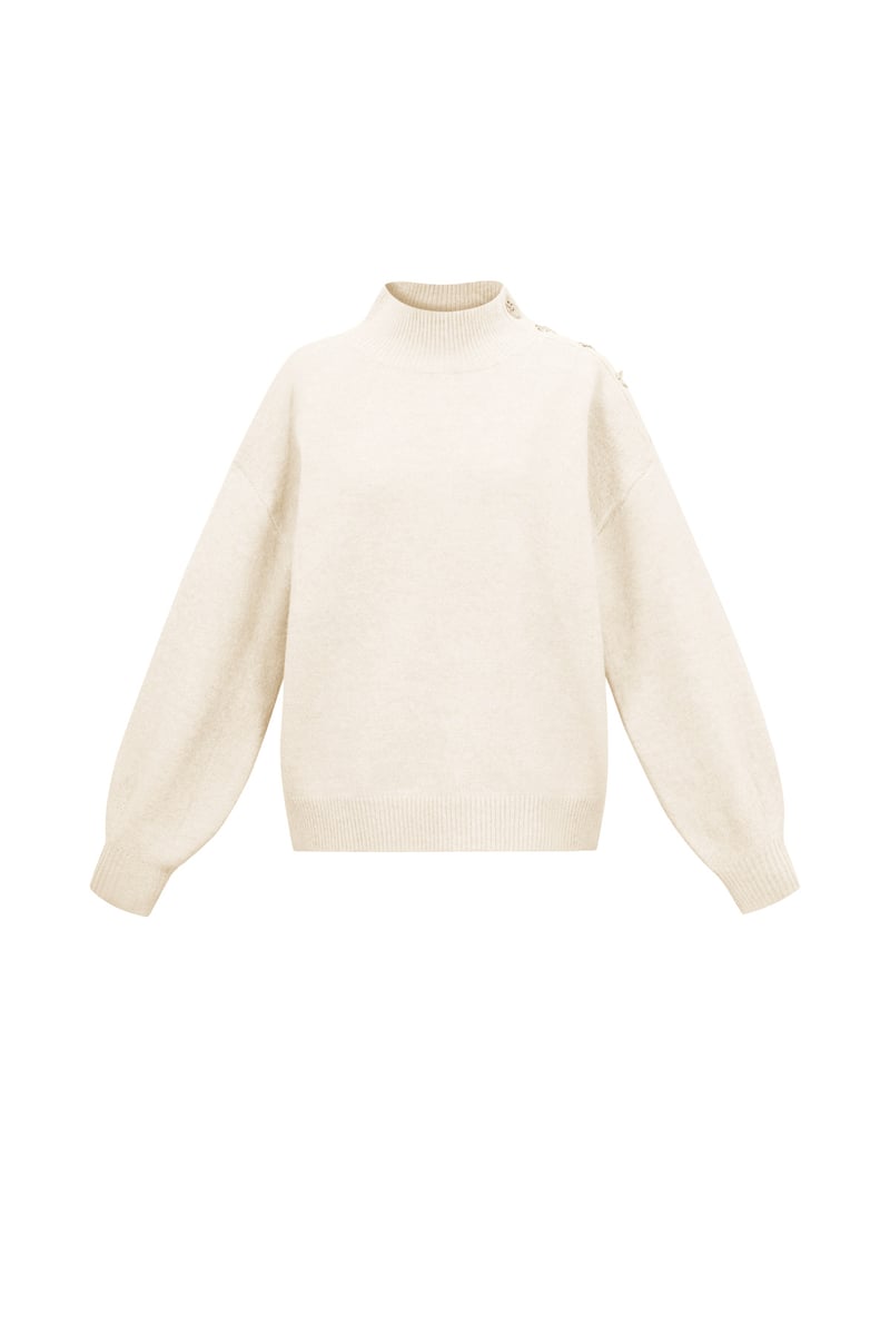 Sweater with buttons on the shoulder